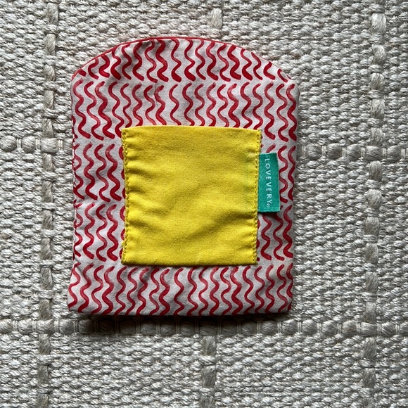 Lovevery Baby peek-a-boo crinkle pocket Bag 3-4 Mths. Charmer kit Montessori toy - Picture 1 of 2